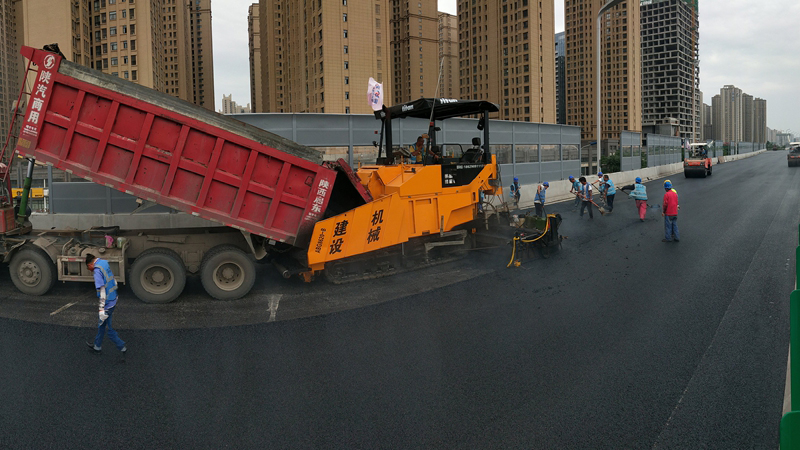 该项目ac-20沥青面层中,添加了东道路面公司生产的高模量抗车辙剂dtpe